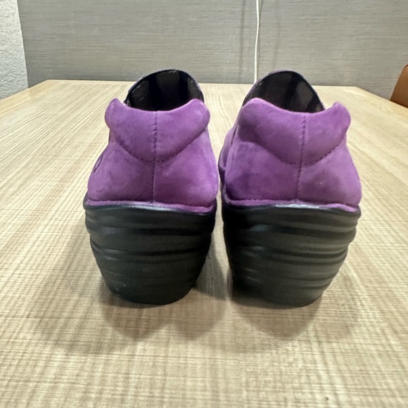 NWOB Bionics Purple Leather Wedge Shoe size 8 - Picture 2 of 8